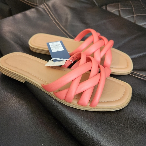 Coral Universal Thread Sandals - Picture 2 of 2
